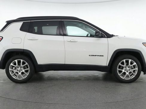 Used 2025 Jeep Compass Limited AWD/4WD image 11