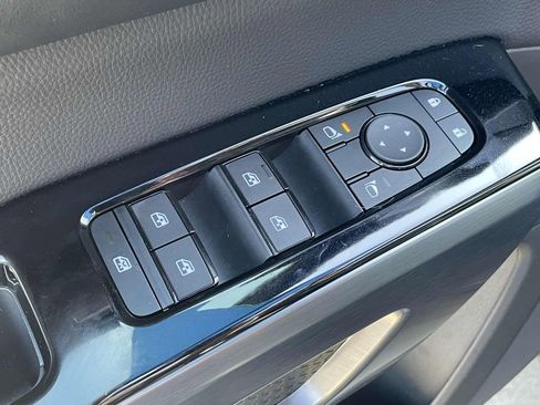 Used 2024 Nissan Pathfinder SL w/ SL Premium Package image 19