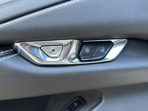 Used 2024 Chevrolet Corvette Stingray Convertible w/ LPO, Roadside Safety Package image 19