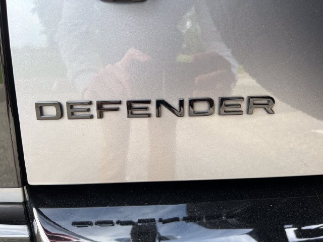 Used 2024 Land Rover Defender 110 X-Dynamic SE AWD/4WD image 41