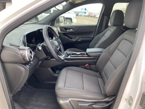 Used 2025 Chevrolet Equinox LT FWD image 24