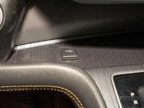 Used 2022 Toyota Sienna XLE Woodland Edition image 18