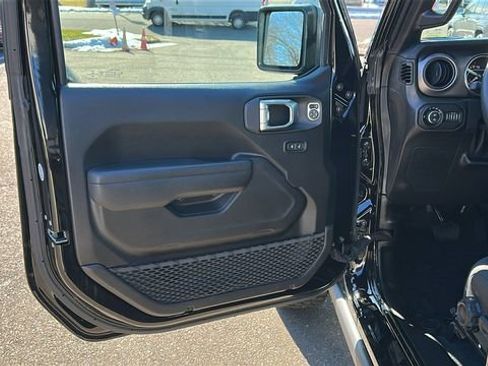 Used 2022 Jeep Gladiator Willys image 8