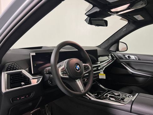 Used 2026 BMW X7 xDrive40i w/ M Sport Package AWD/4WD image 3
