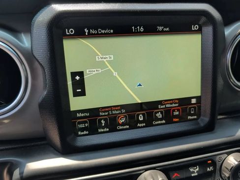 Used 2019 Jeep Wrangler Unlimited Sahara AWD/4WD image 5