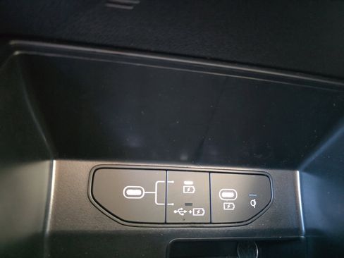 Certified 2025 Kia Sorento S FWD image 19