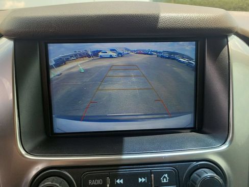 Used 2020 Chevrolet Suburban LT w/ Luxury Package RWD image 14