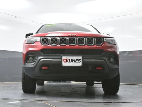 Used 2025 Jeep Compass Trailhawk AWD/4WD image 53
