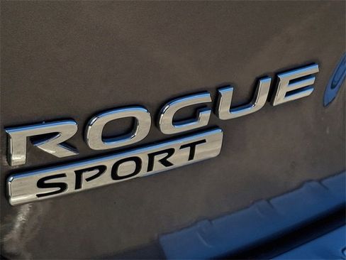 Used 2021 Nissan Rogue Sport SV image 29