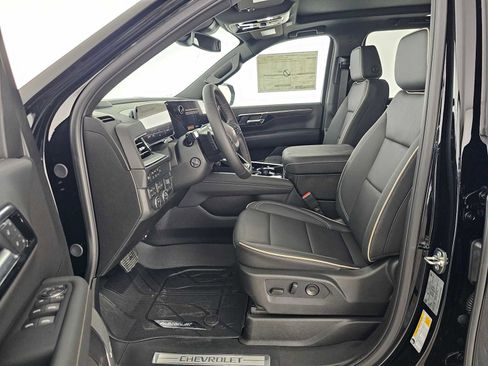 New 2026 Chevrolet Suburban Premier w/ Sun And Tow Package AWD/4WD image 22