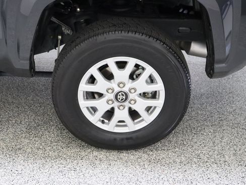 Certified 2025 Toyota Tacoma SR5 AWD/4WD image 10