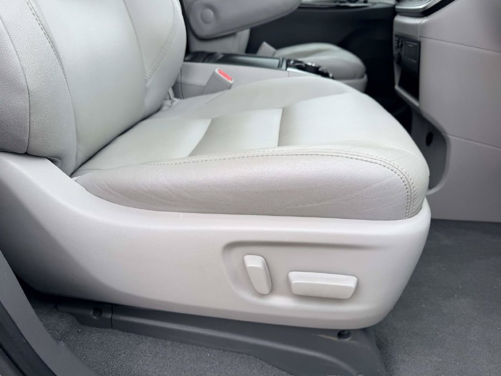 Certified 2020 Toyota Sienna XLE w/ XLE Navigation Package AWD/4WD image 12