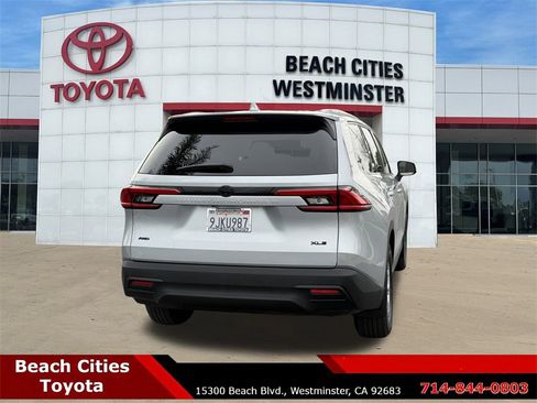 Used 2024 Toyota Grand Highlander XLE image 11