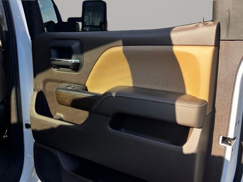 Used 2019 GMC Sierra 2500 Denali w/ Duramax Plus Package image 28