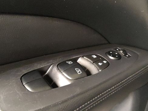 Used 2020 Nissan Pathfinder SV image 27