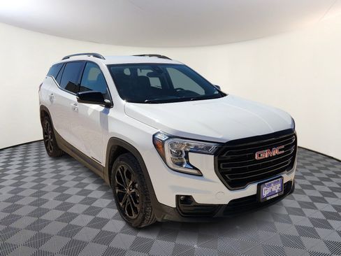 Used 2022 GMC Terrain SLT w/ Elevation Edition image 6