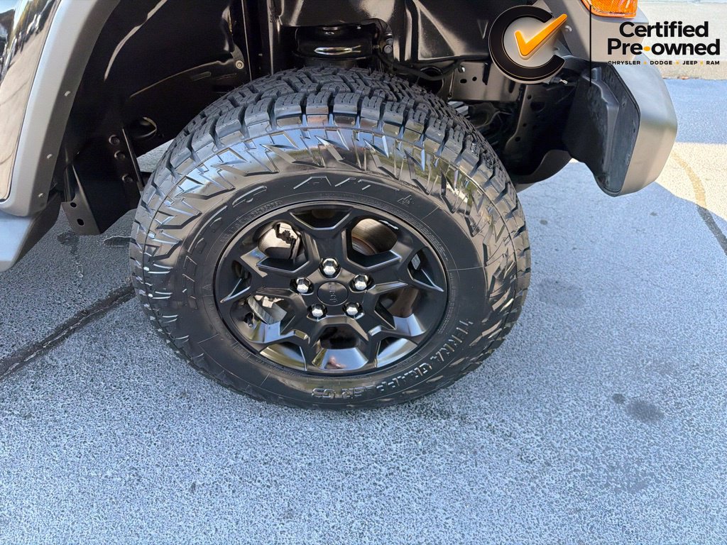 Certified 2023 Jeep Gladiator Sport AWD/4WD image 21