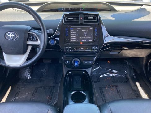 Used 2017 Toyota Prius Four Touring w/ Premium Convenience Package FWD image 11