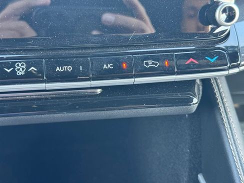 Certified 2024 Jeep Wagoneer 4WD image 39