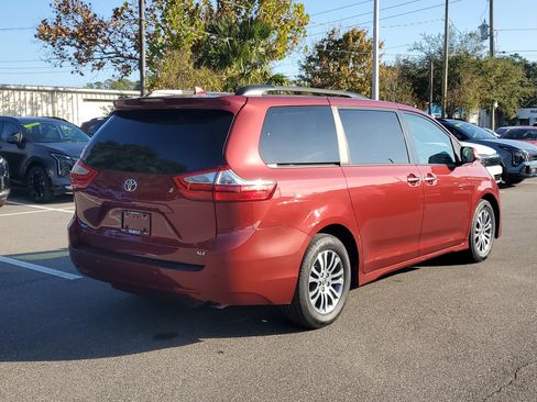 Used 2019 Toyota Sienna L image 6