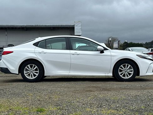 Used 2025 Toyota Camry LE FWD image 3