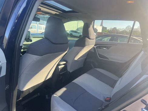 Used 2020 Toyota RAV4 XLE w/ Convenience Package image 11