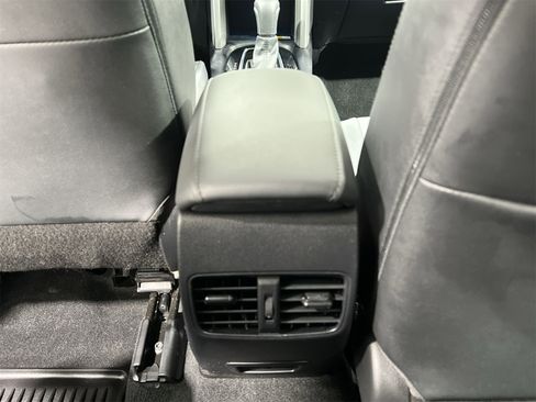 Used 2022 Toyota Corolla Cross XLE image 20