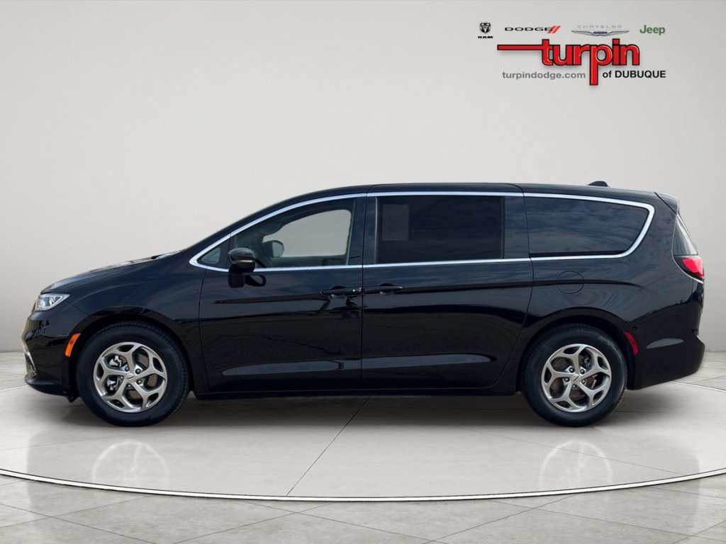 Used 2024 Chrysler Pacifica Limited w/ Trailer Tow Group FWD image 2
