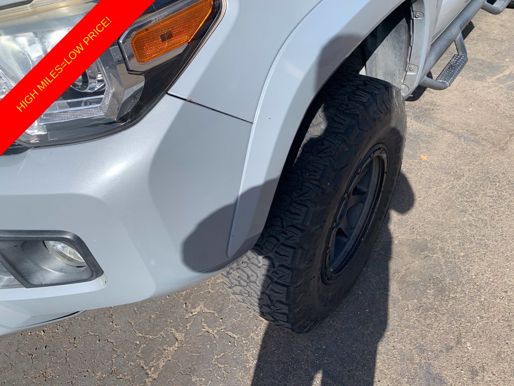 Used 2018 Toyota Tacoma TRD Sport RWD image 2