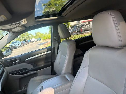 Used 2017 Toyota Highlander XLE FWD image 9