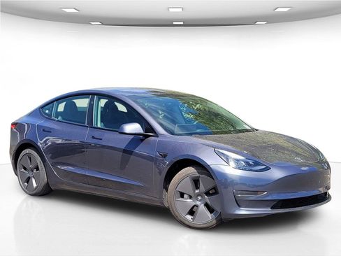 Used 2023 Tesla Model 3 Standard Range RWD image 2