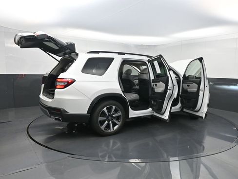Used 2024 Honda Pilot Elite image 42