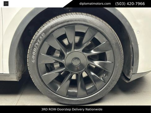 Used 2022 Tesla Model Y Long Range image 34