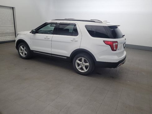 Used 2017 Ford Explorer XLT w/ Equipment Group 202A AWD/4WD image 3