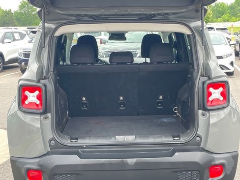 Used 2021 Jeep Renegade Latitude FWD image 9