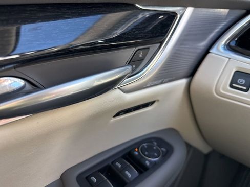 Used 2022 Cadillac XT6 Premium Luxury image 25