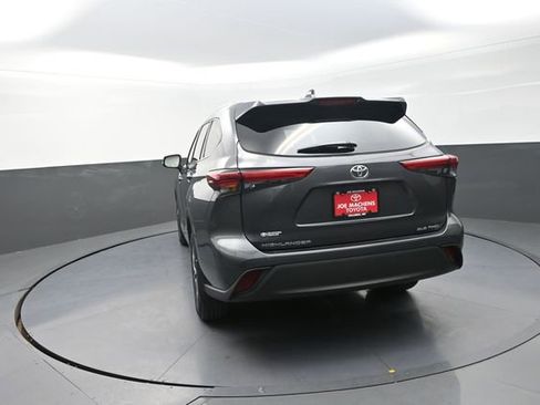 Used 2022 Toyota Highlander XLE image 57