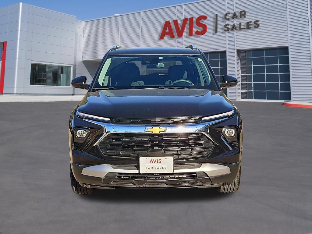 Used 2025 Chevrolet TrailBlazer LT AWD/4WD image 2