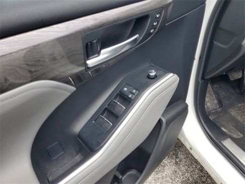 Used 2022 Toyota Highlander Platinum image 13