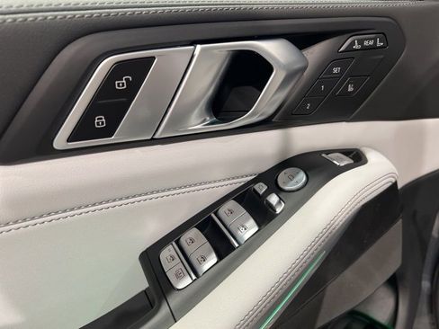 Used 2023 BMW X7 xDrive40i w/ Premium Package image 15