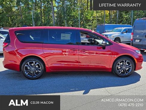 New 2026 Chrysler Pacifica Select FWD image 14