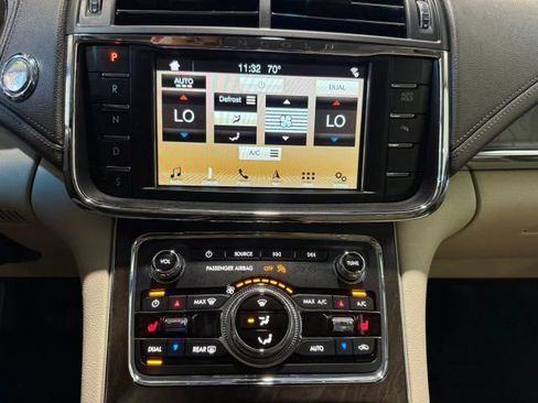 Used 2018 Lincoln Continental Select image 20