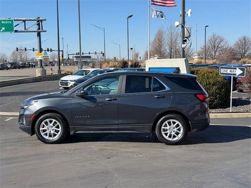 Used 2023 Chevrolet Equinox LT image 2