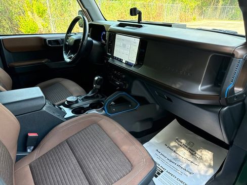 Used 2022 Ford Bronco Outer Banks AWD/4WD image 11