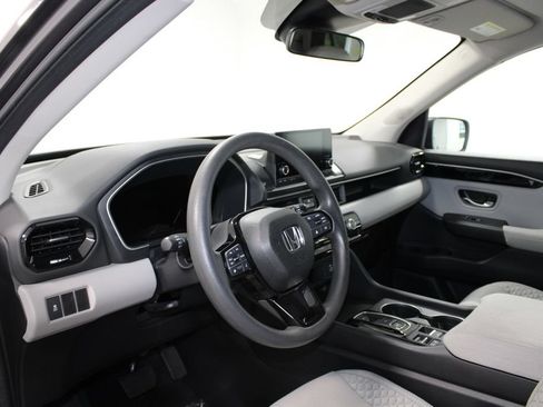 Used 2023 Honda Pilot LX image 19