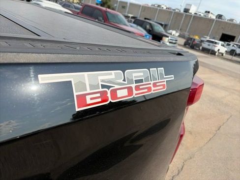 Used 2023 Chevrolet Silverado 1500 LT Trail Boss w/ LPO, Dark Essentials Package AWD/4WD image 6