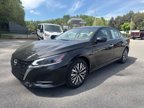 Used 2023 Nissan Altima 2.5 SV image 3