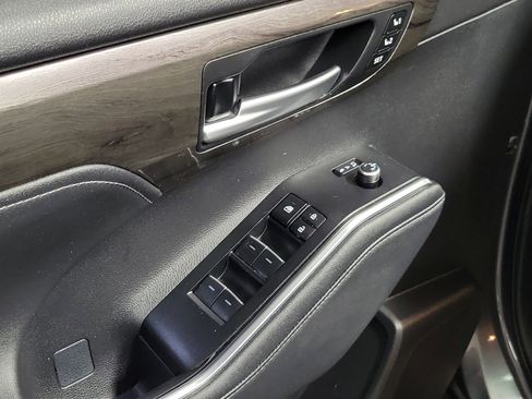 Used 2023 Toyota Highlander Limited image 22