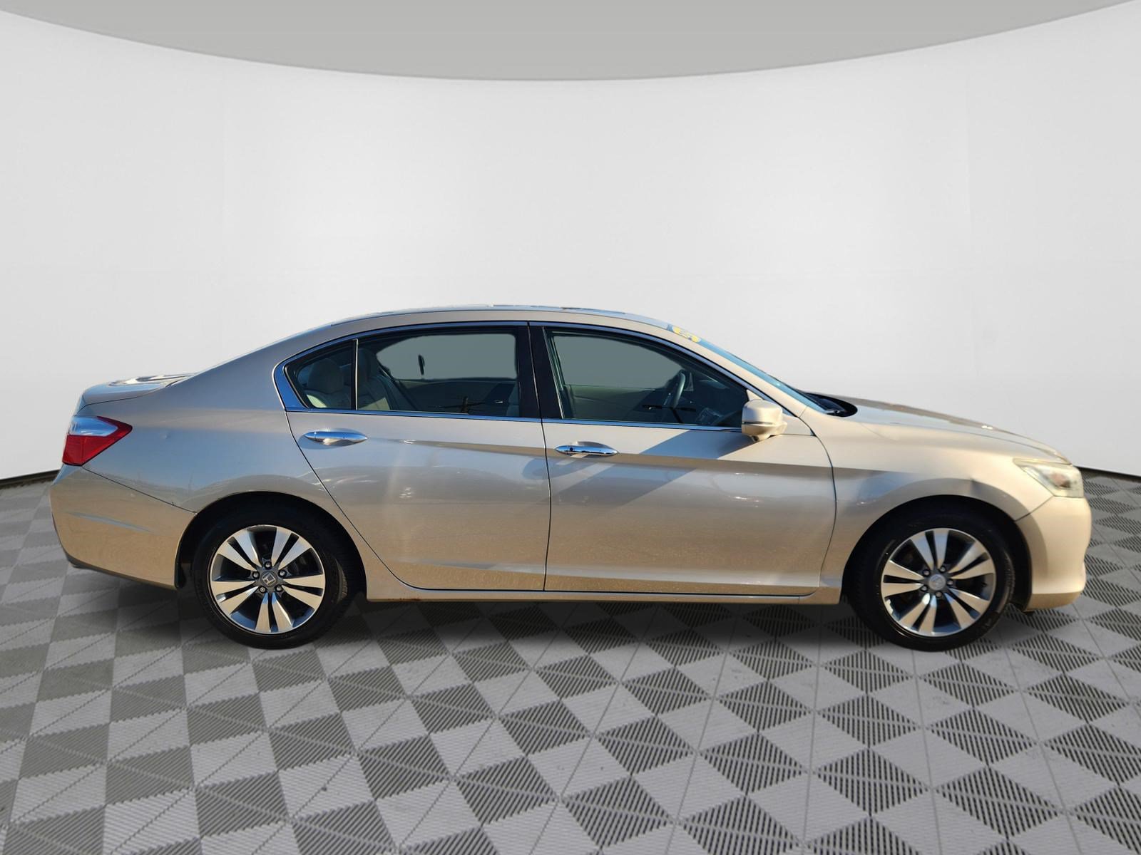 Used 2015 Honda Accord EX image 6