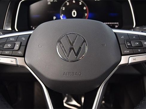 Certified 2024 Volkswagen Jetta SE w/ Panoramic Sunroof Package image 19